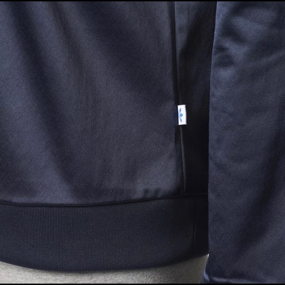 **SOLD**Adidas trefoil crew sweat in size xs Navy - Picture 6 of 8